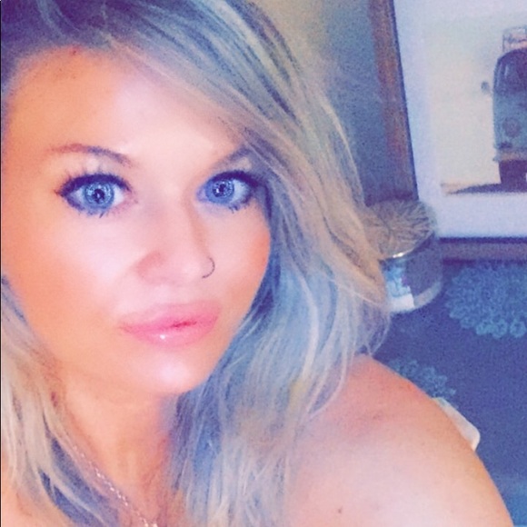 Meet your Posher, Tina - Picture 7 of 16